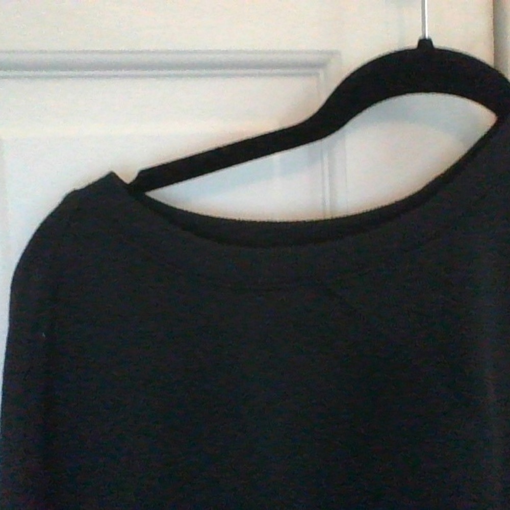 black crew neck - Picture 2 of 5